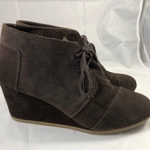 Toms Kala Wedge Booties Size 10 Brown Suede